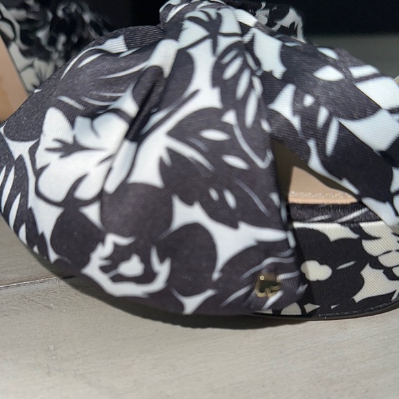 Kate Spade Black and White Floral Women's Shoes - Picture 4 of 7